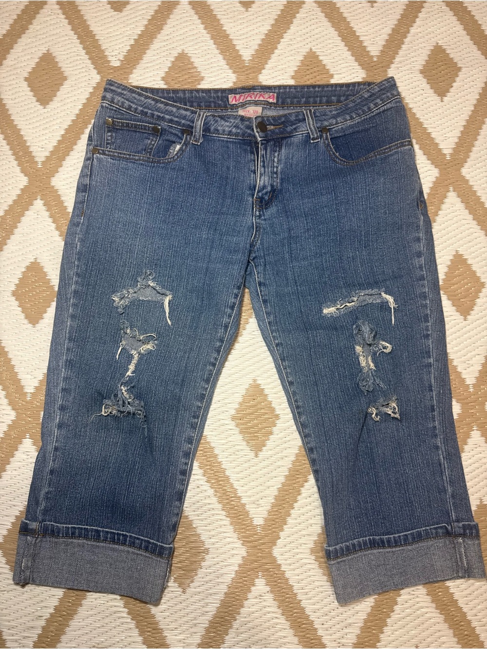 MIRIKA Y2K Distressed Capri Jeans Size 7/8 Blue Denim Cuffed Cropped